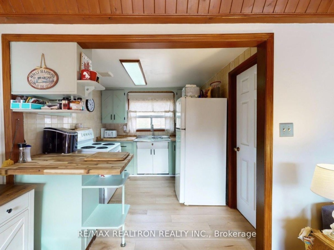 286 EDWINA DRIVE, Miskwaa Ziibi River