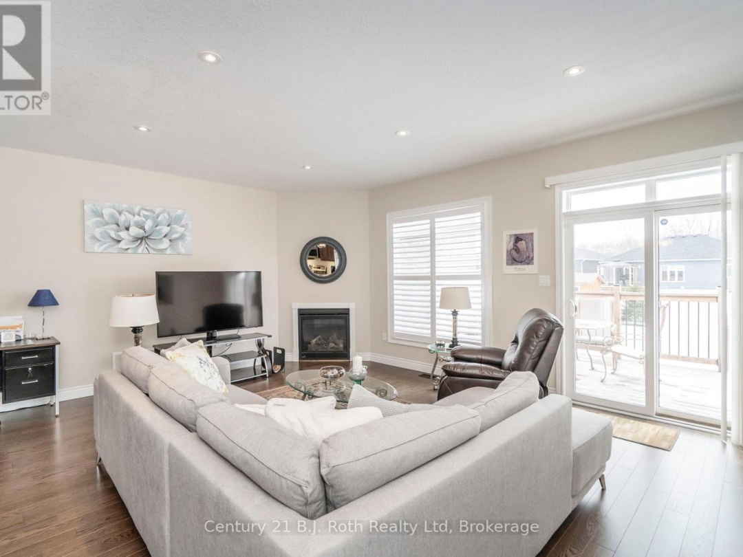 4 CHARLIE RAWSON BOULEVARD, Tay (Victoria Harbour)