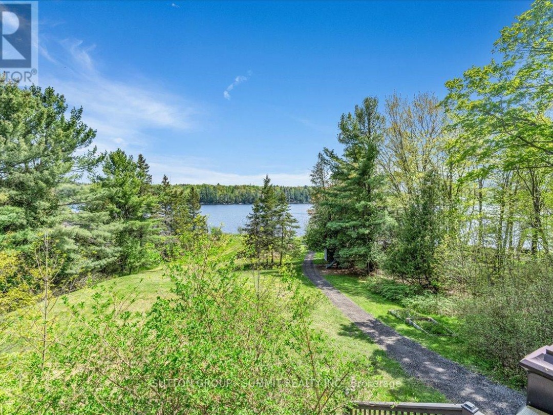1 WINDY LANE, Portage Lake