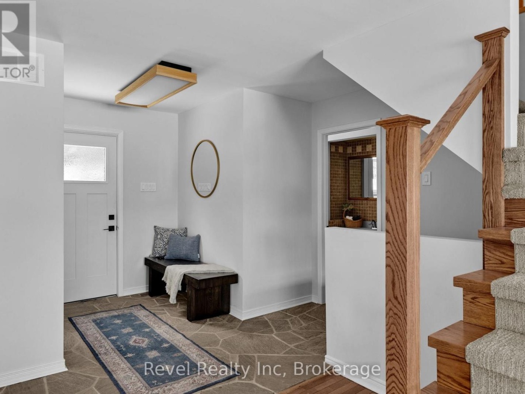 75 SILVER POINT DRIVE, Silver Lake