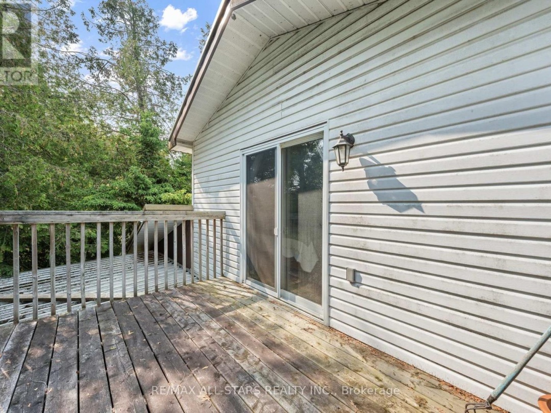 14 WYCHWOOD DRIVE E, Sturgeon Lake