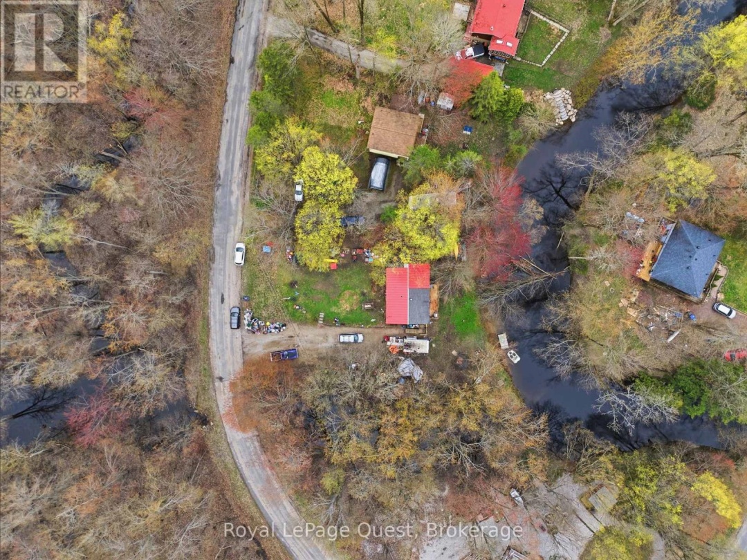 7476 ASH CRESCENT, Black River