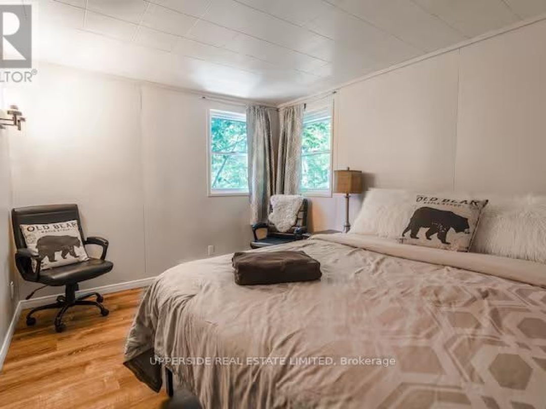 1040 OAK ROAD, Kahshe Lake