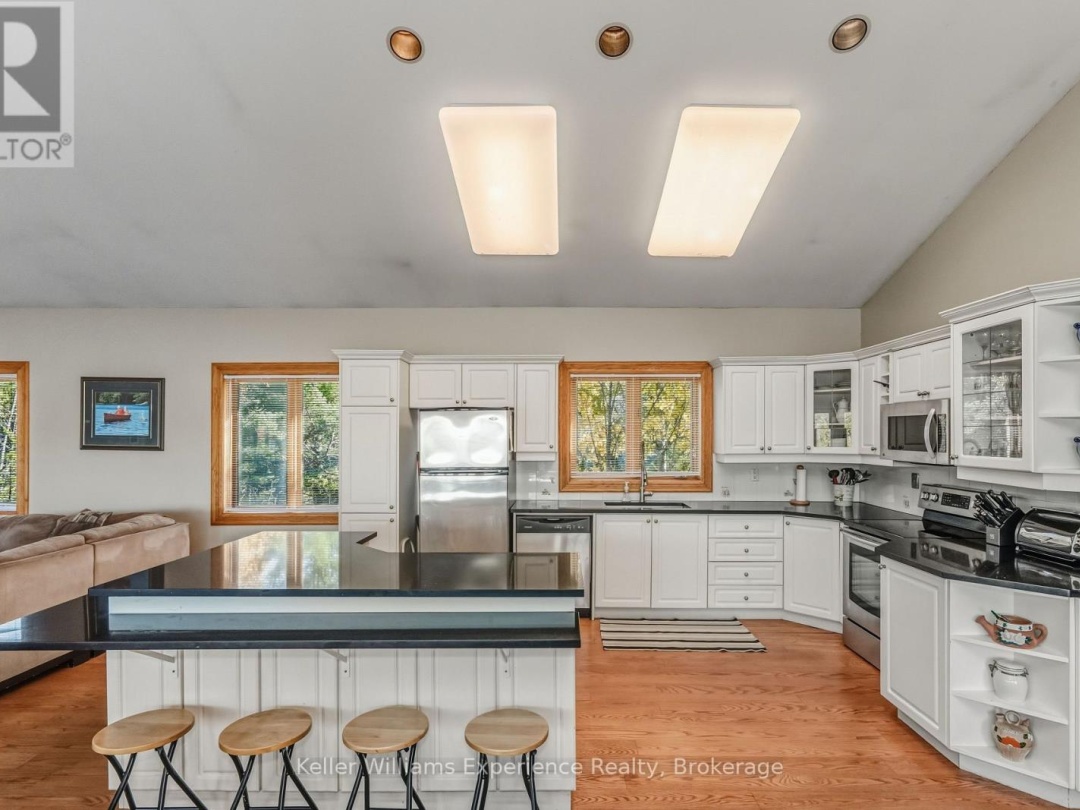 804 KINGS FARM ROAD, Gloucester Pool