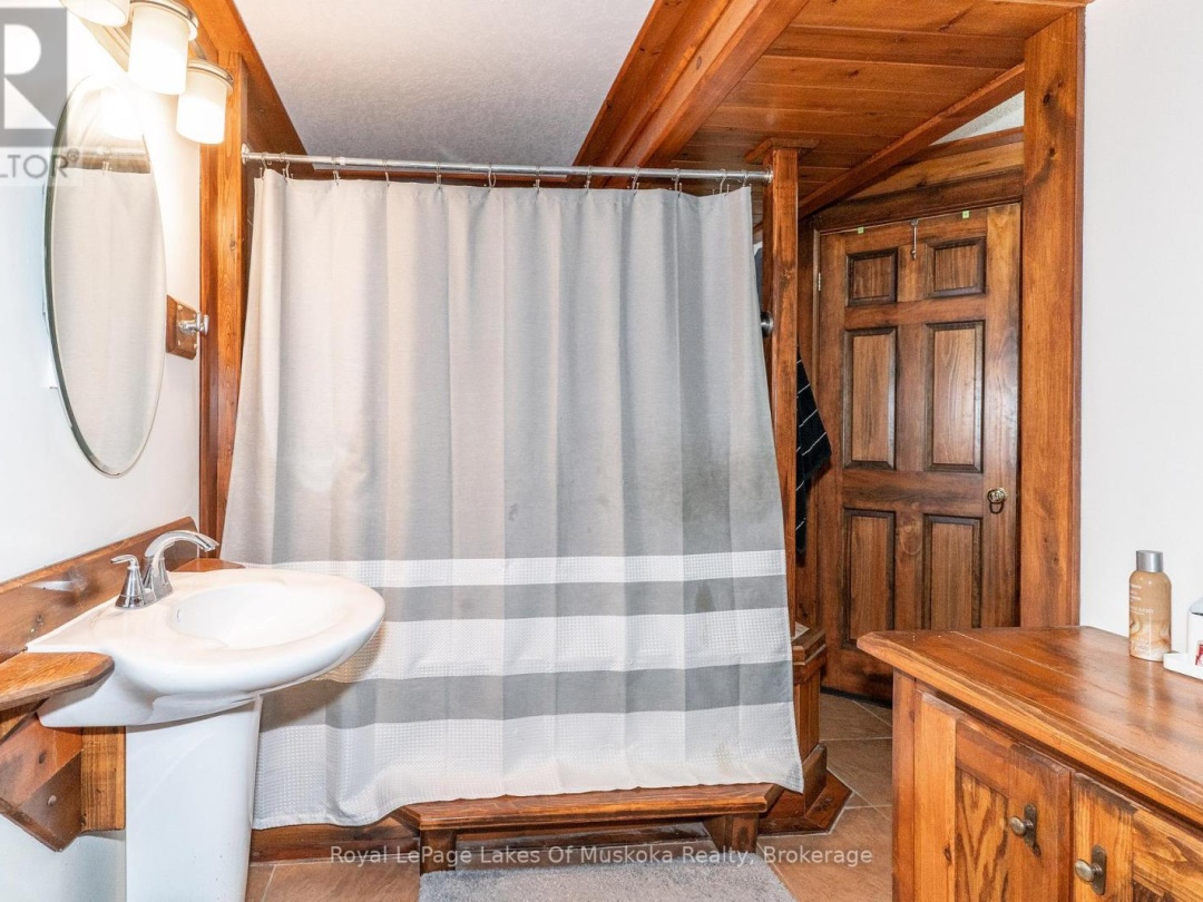 1080 WALKERS GLENN CRESCENT, Lake of Bays (Sinclair)