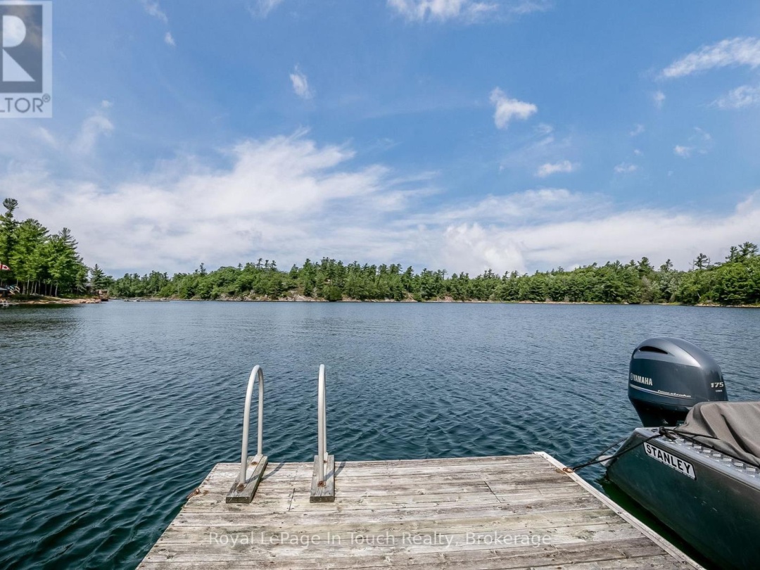 B207-7 WAHSOUNE ISLAND, Georgian Bay