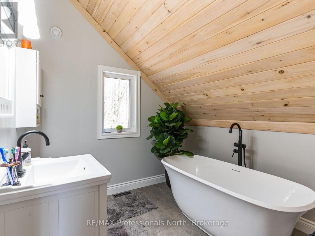 3179 TRAPPERS TRAIL, Miskwabi Lake
