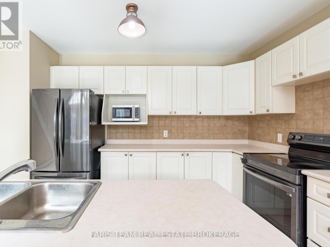 7516 ISLAND CRESCENT, Black River