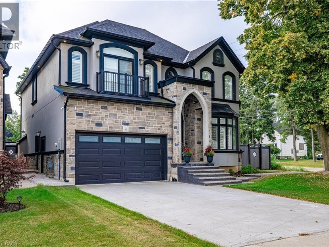 4 LOCKMAN Drive, Ancaster