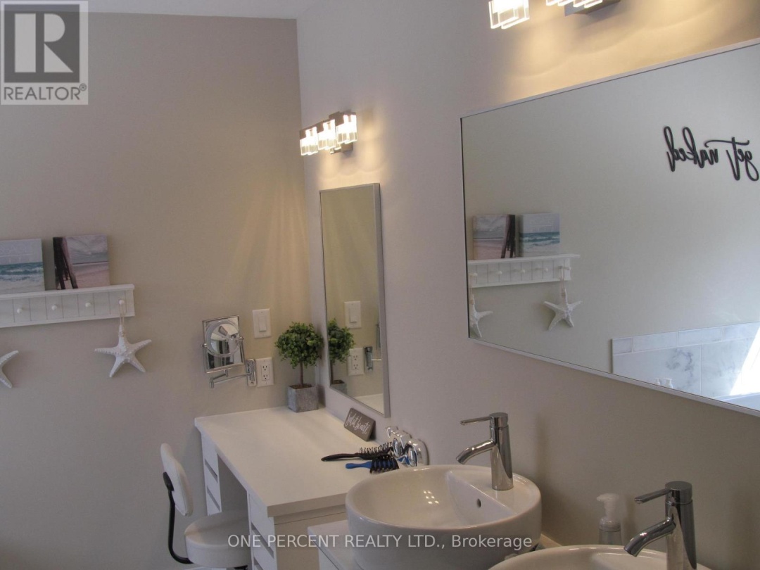 1333 WALKER LAKE DRIVE, Lake of Bays (Sinclair)