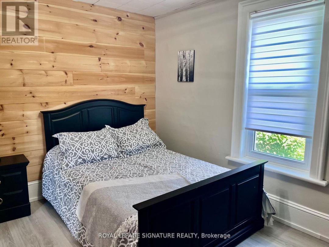 31 BLUE BAY LANE, Cameron Lake