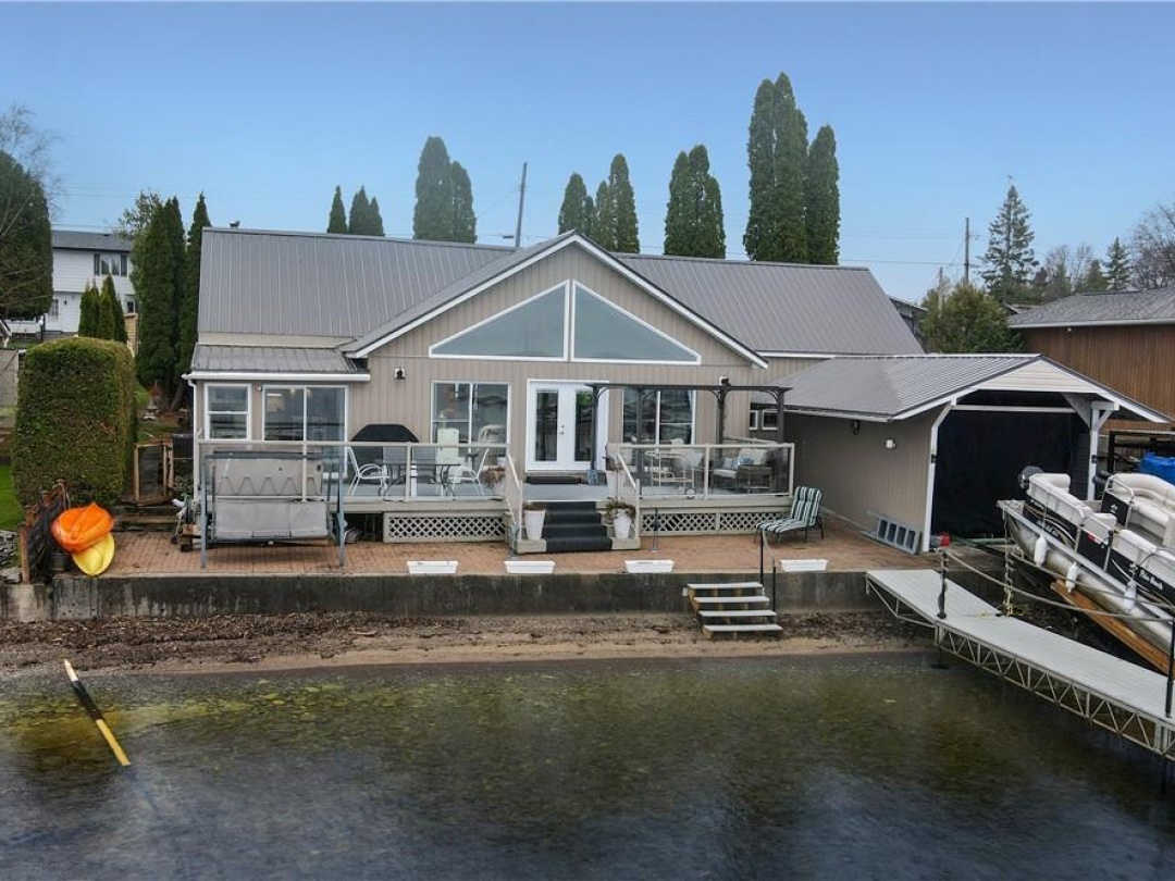 14 Oriole Road, Cameron Lake