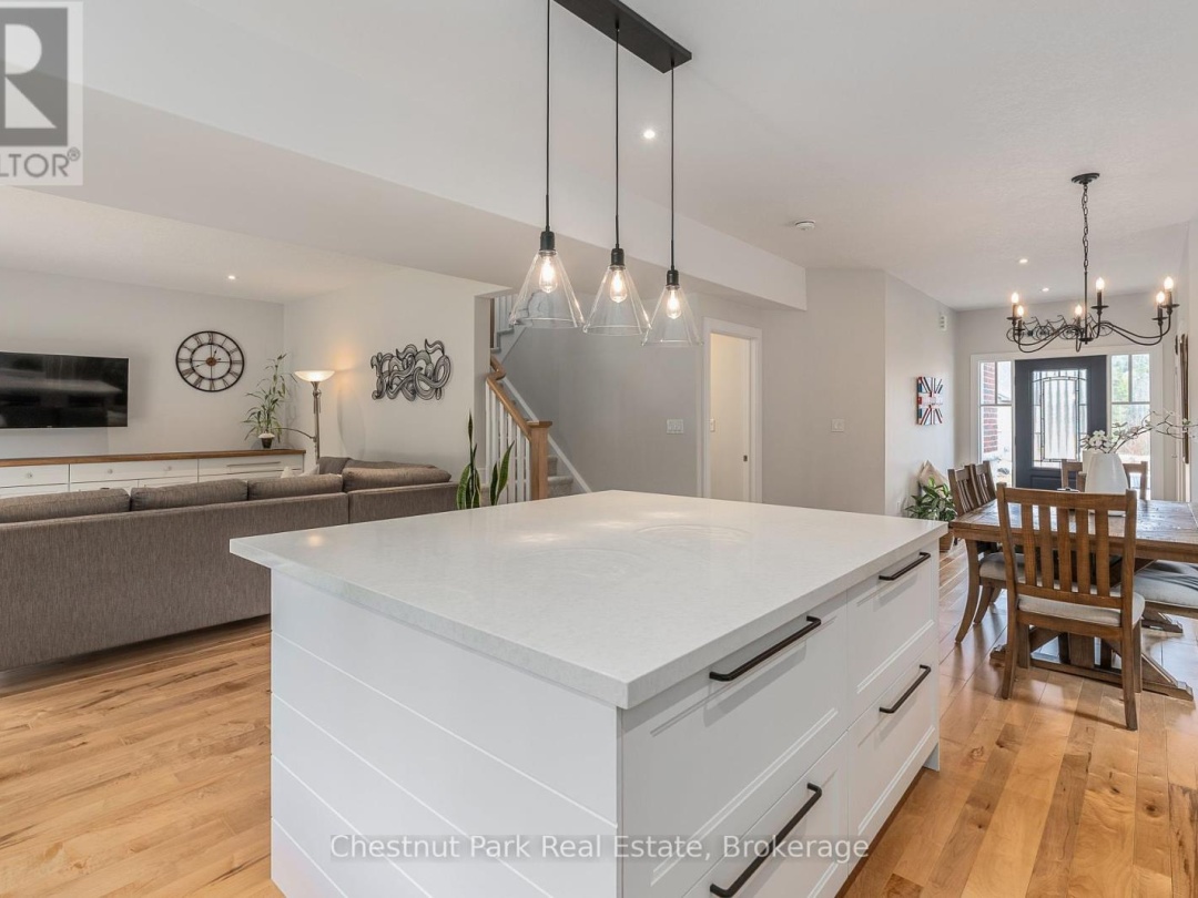 76 SELKIRK DRIVE, Huntsville (Chaffey)