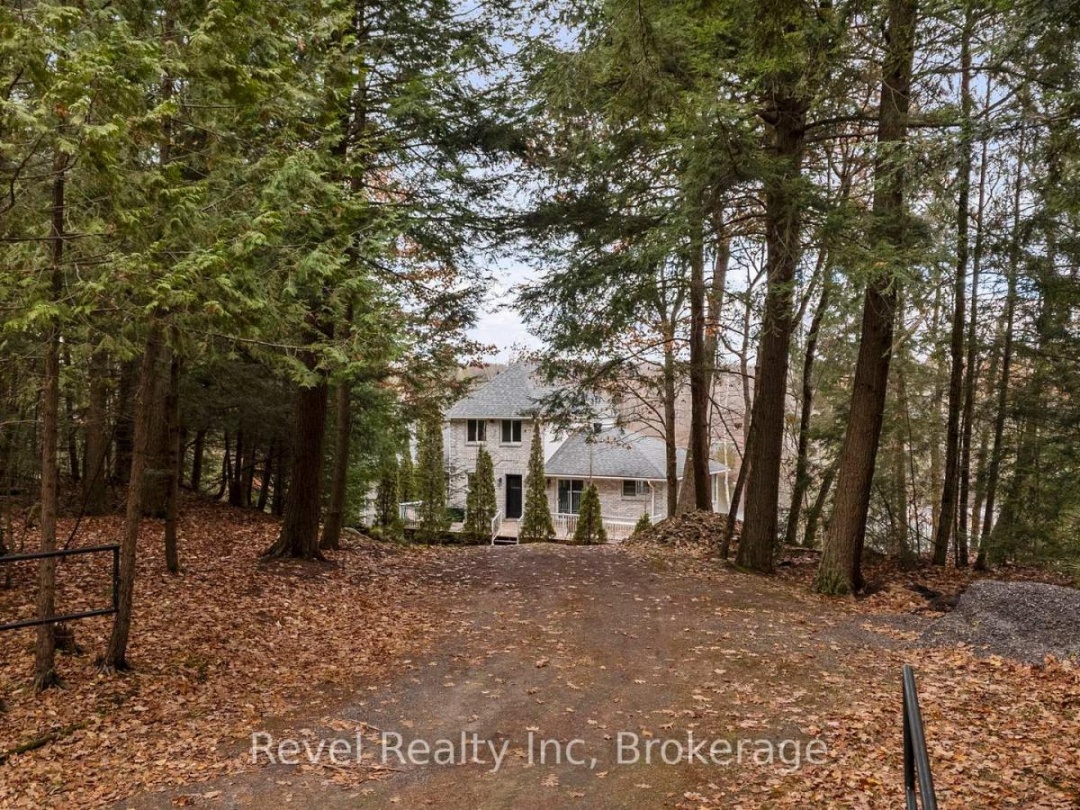 75 SILVER POINT DRIVE, Silver Lake