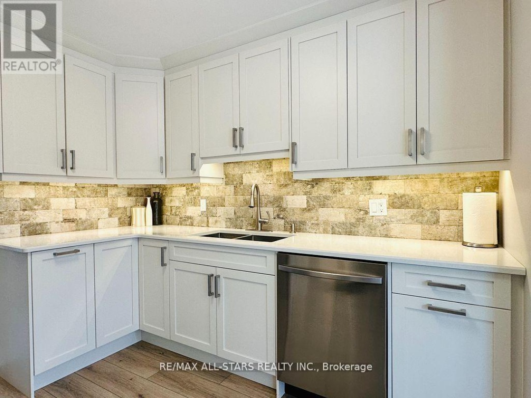36 RUSSELL HILL ROAD, Kawartha Lakes (Bobcaygeon)