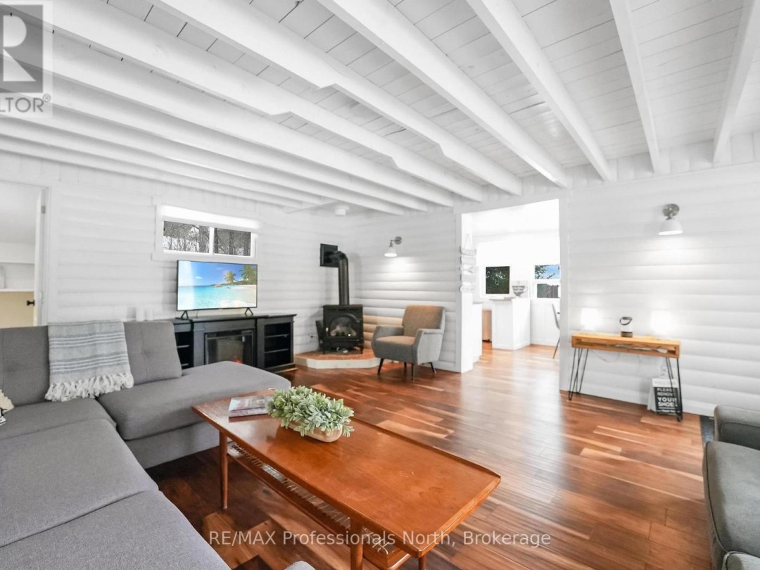 1044 SHANAHAN TRAIL, Horseshoe Lake