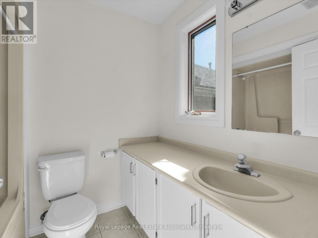 16 - 1581 HIDDEN VALLEY ROAD, 