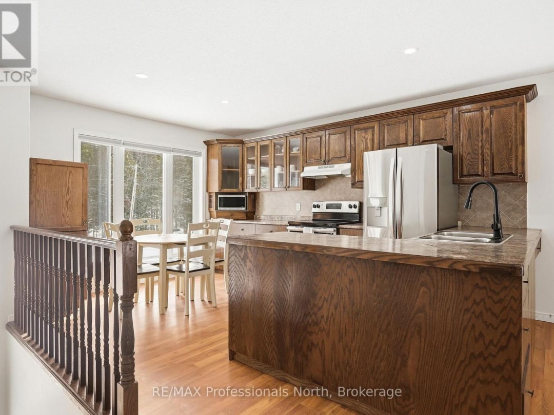 1036 POST ROAD, Bracebridge (Macaulay)