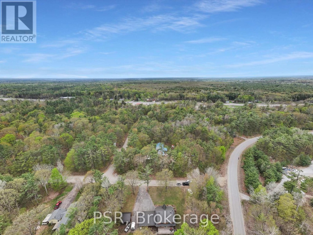 1040 AMELIA CRESCENT, 