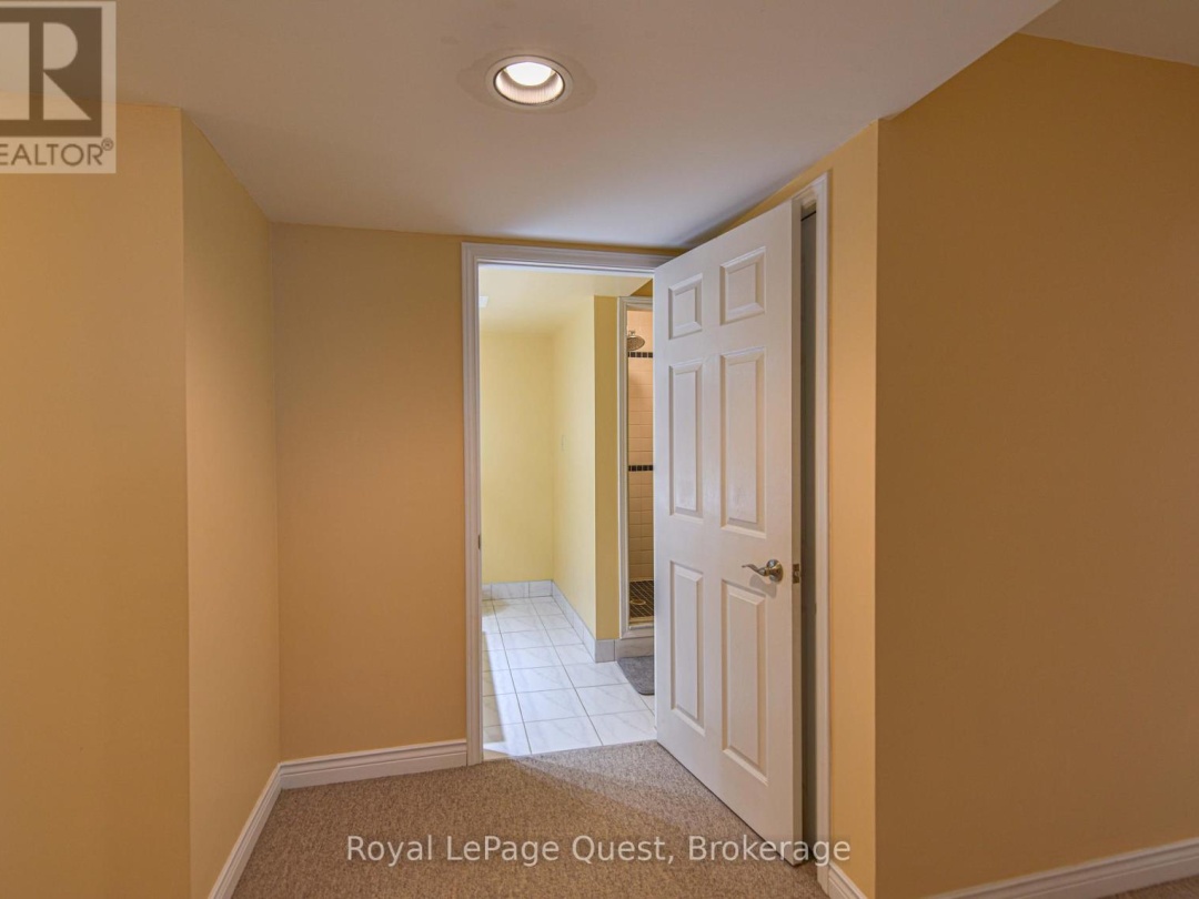 27 HEYDEN AVENUE, Lake Simcoe