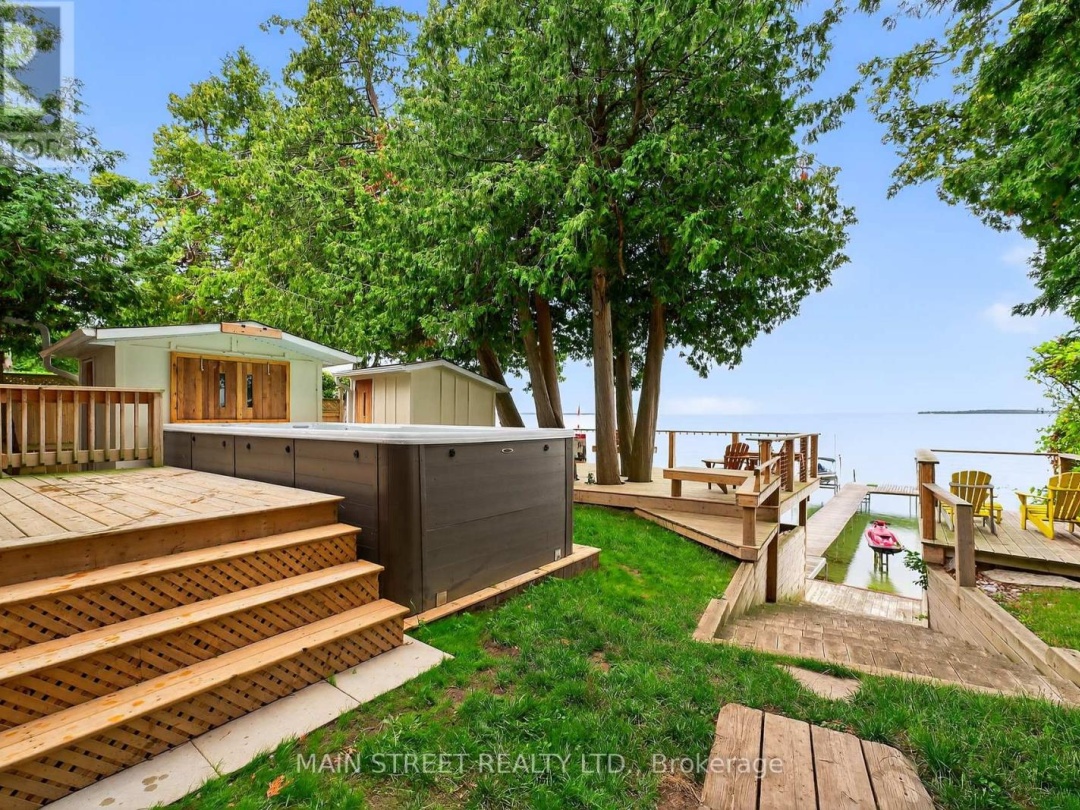 142 CEDAR BEACH ROAD, Lake Simcoe