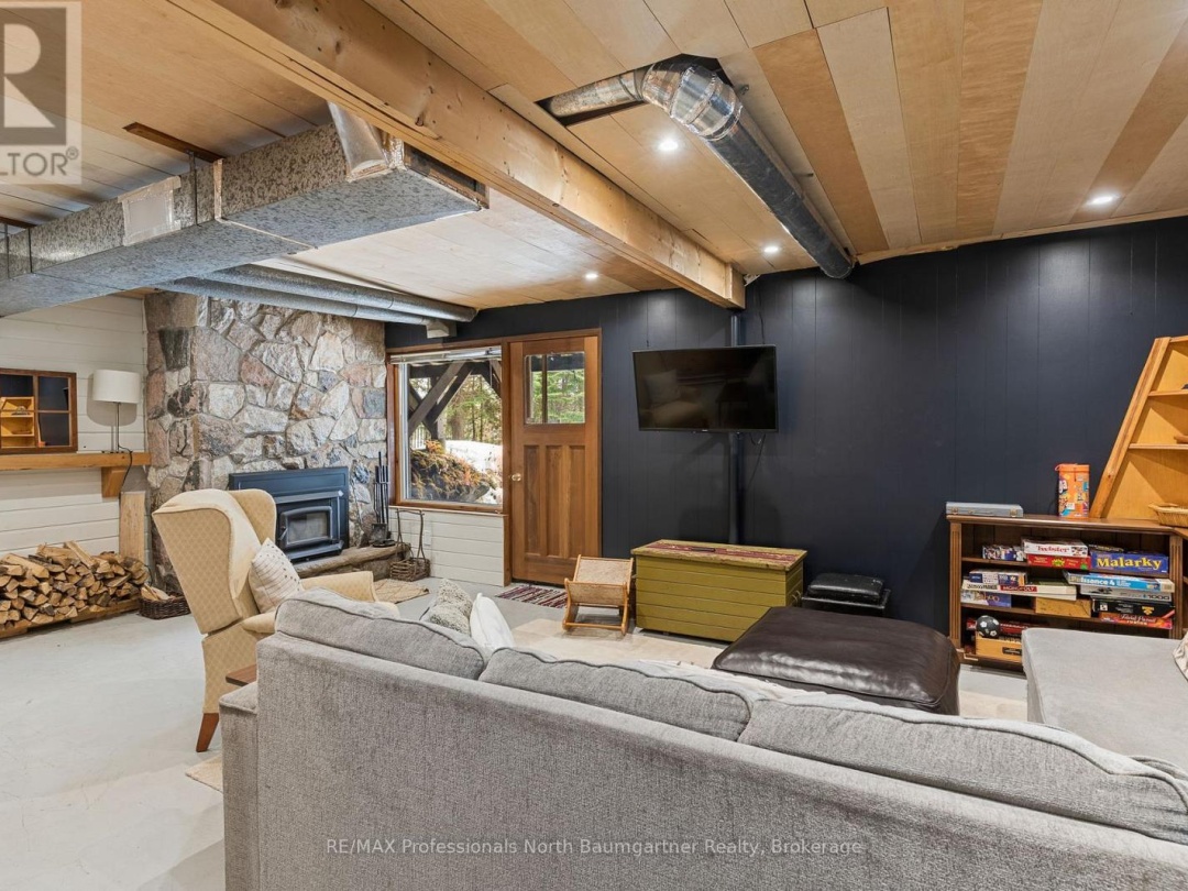 1012 COULSON LANE, Gooderham Lake