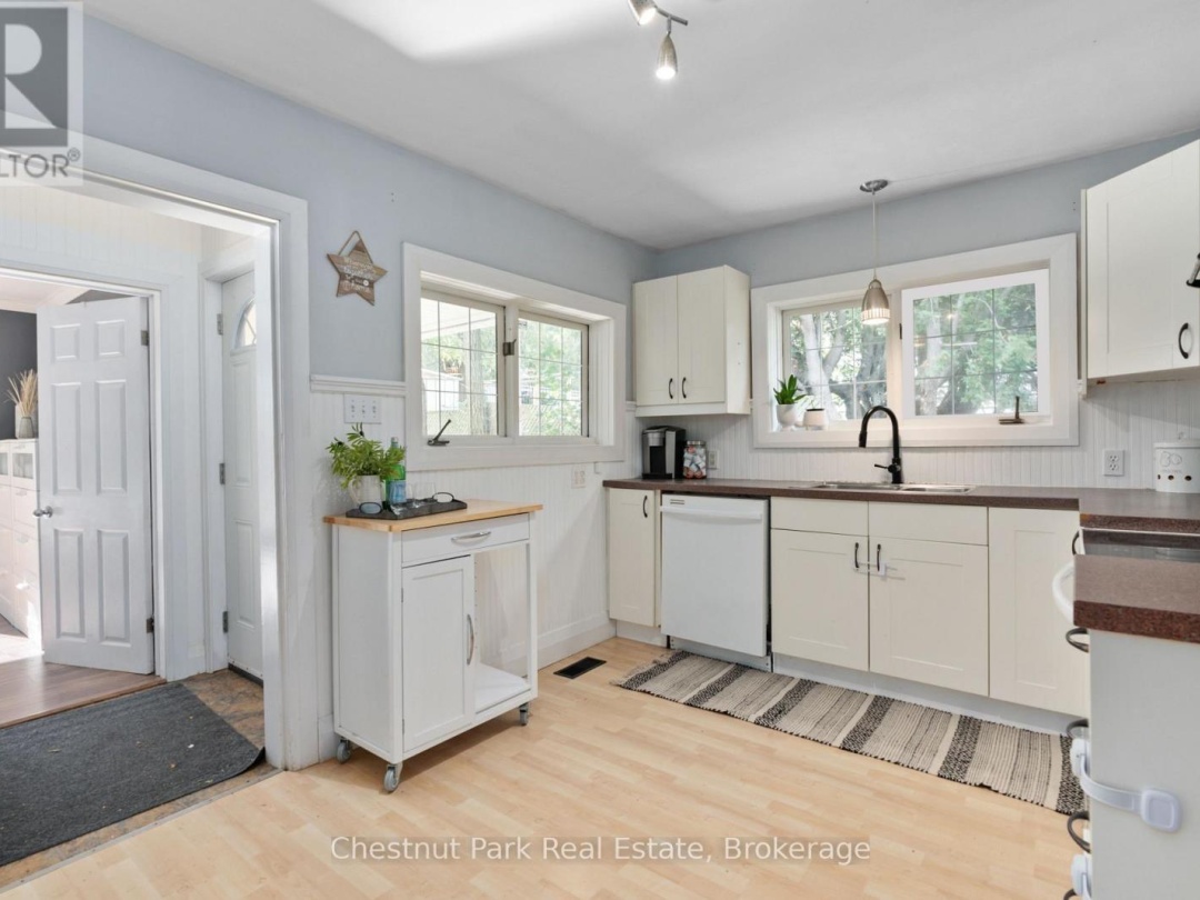 3 CORA STREET E, 