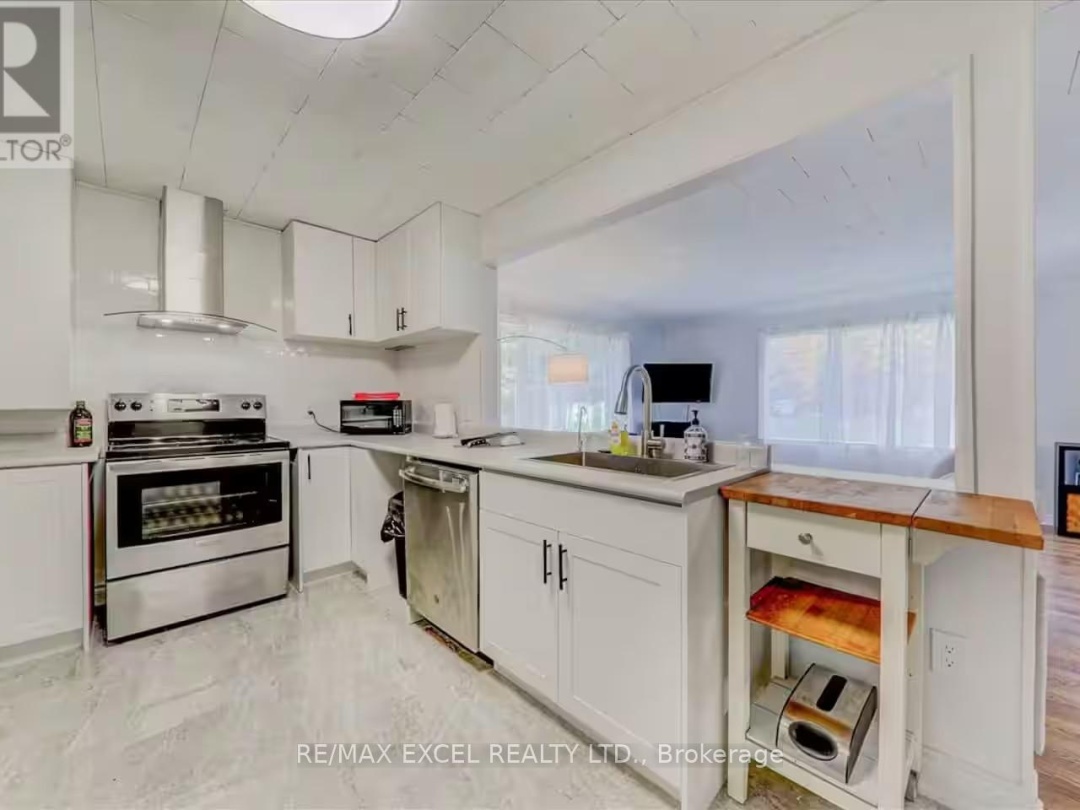 34 HARGRAVE ROAD, Mitchell Lake