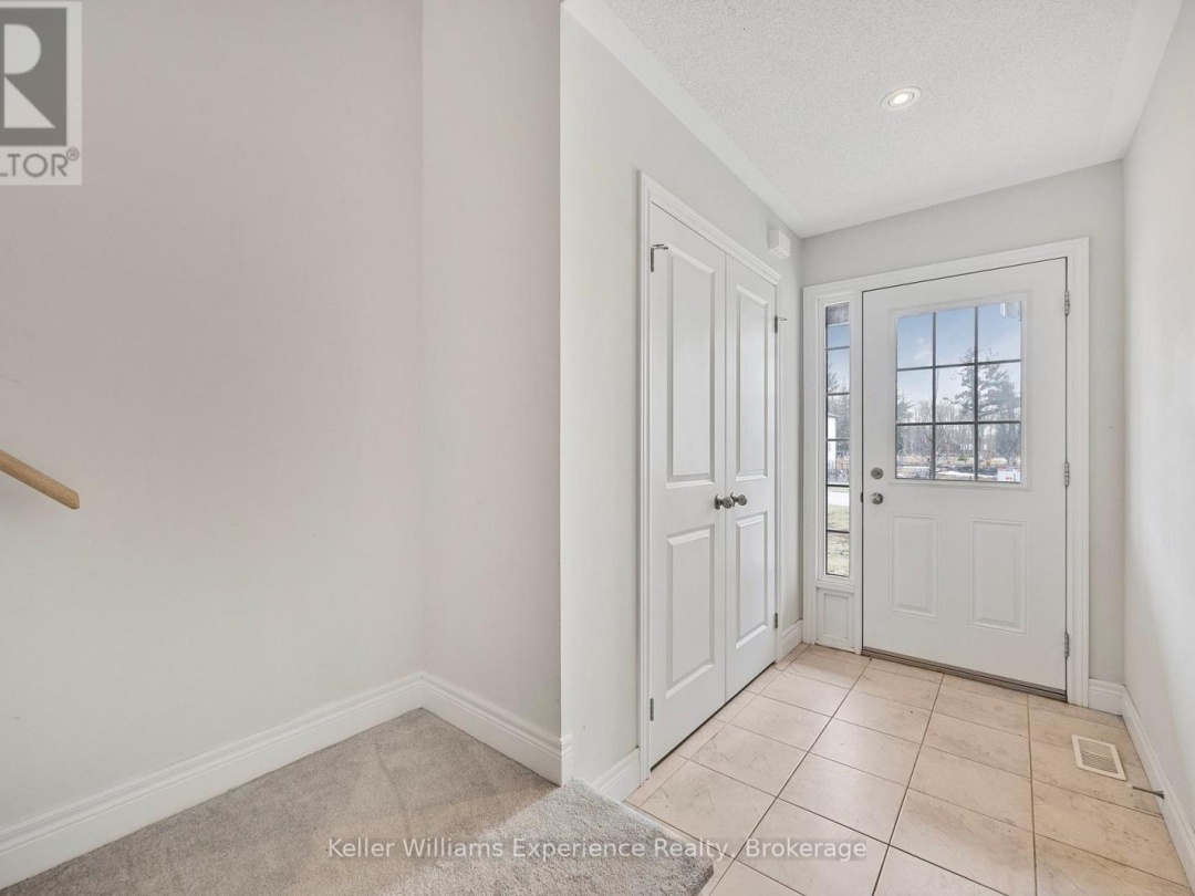 8 QUINN FOREST DRIVE, Bracebridge (Macaulay)