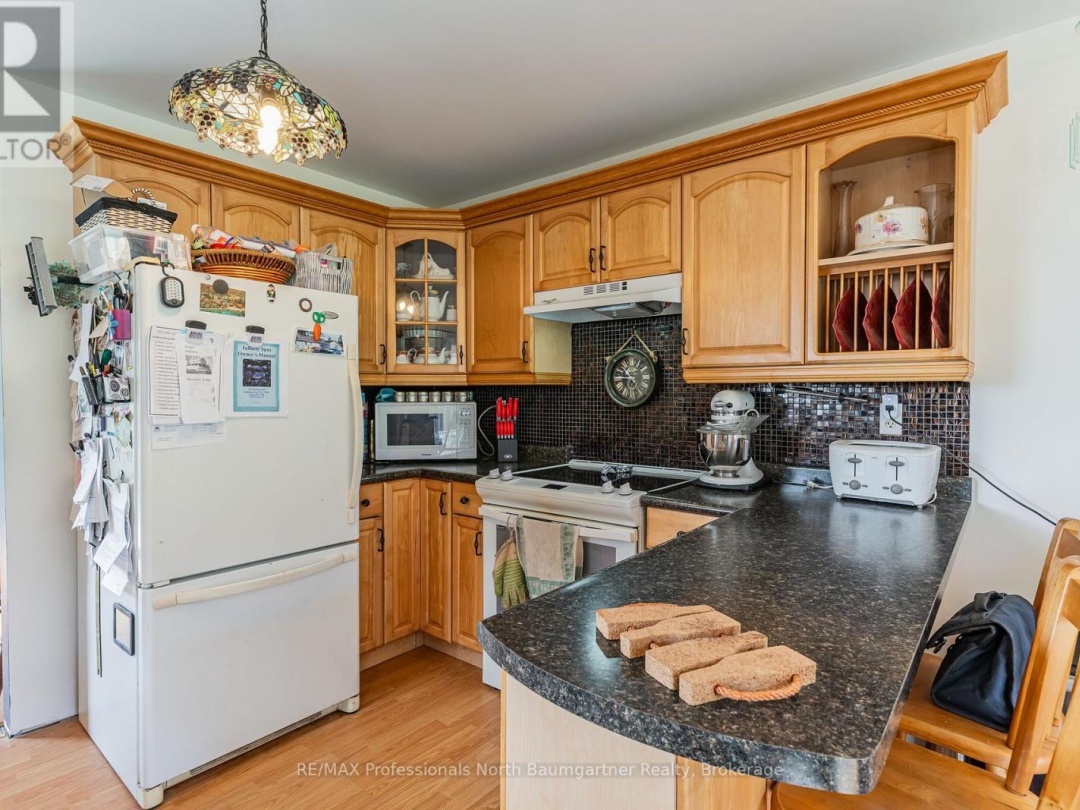 1093 REYNOLDS ROAD, Horseshoe Lake