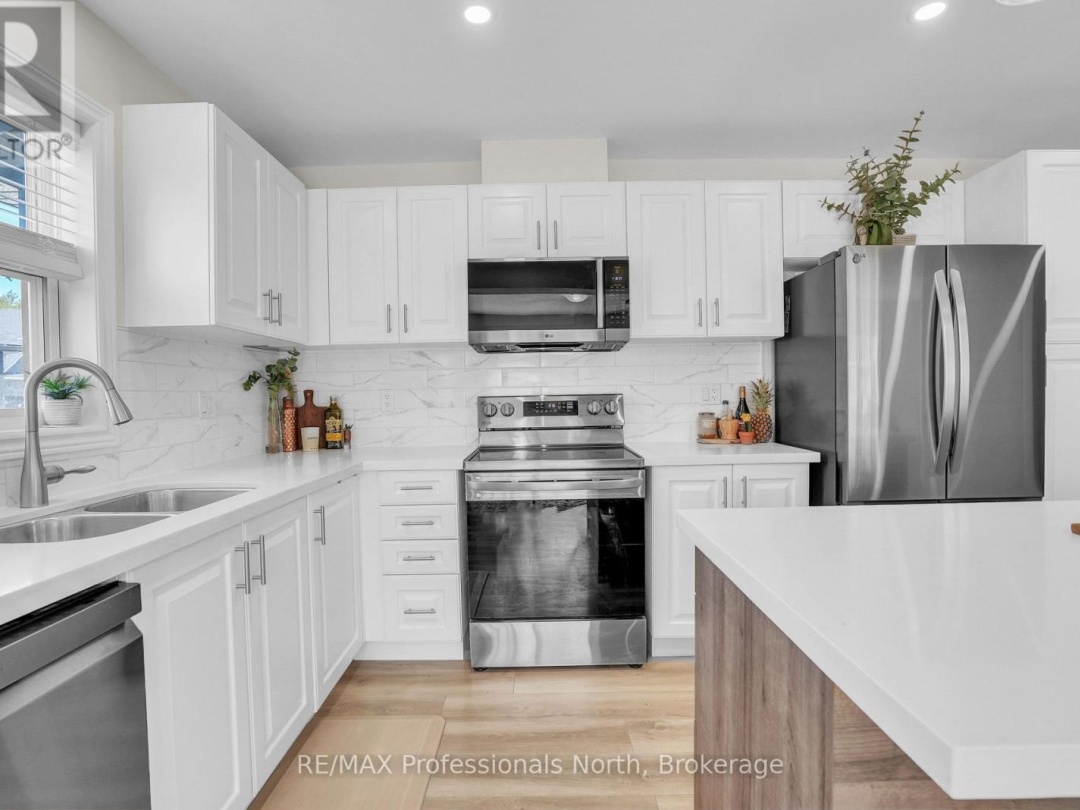 33 WHITEHORN PARK ROAD W, Bracebridge (Macaulay)