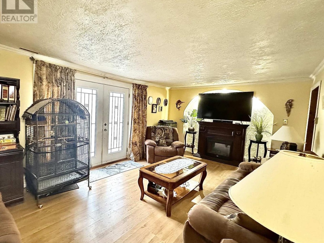 3741 CEDAR RAPIDS DRIVE S, North River