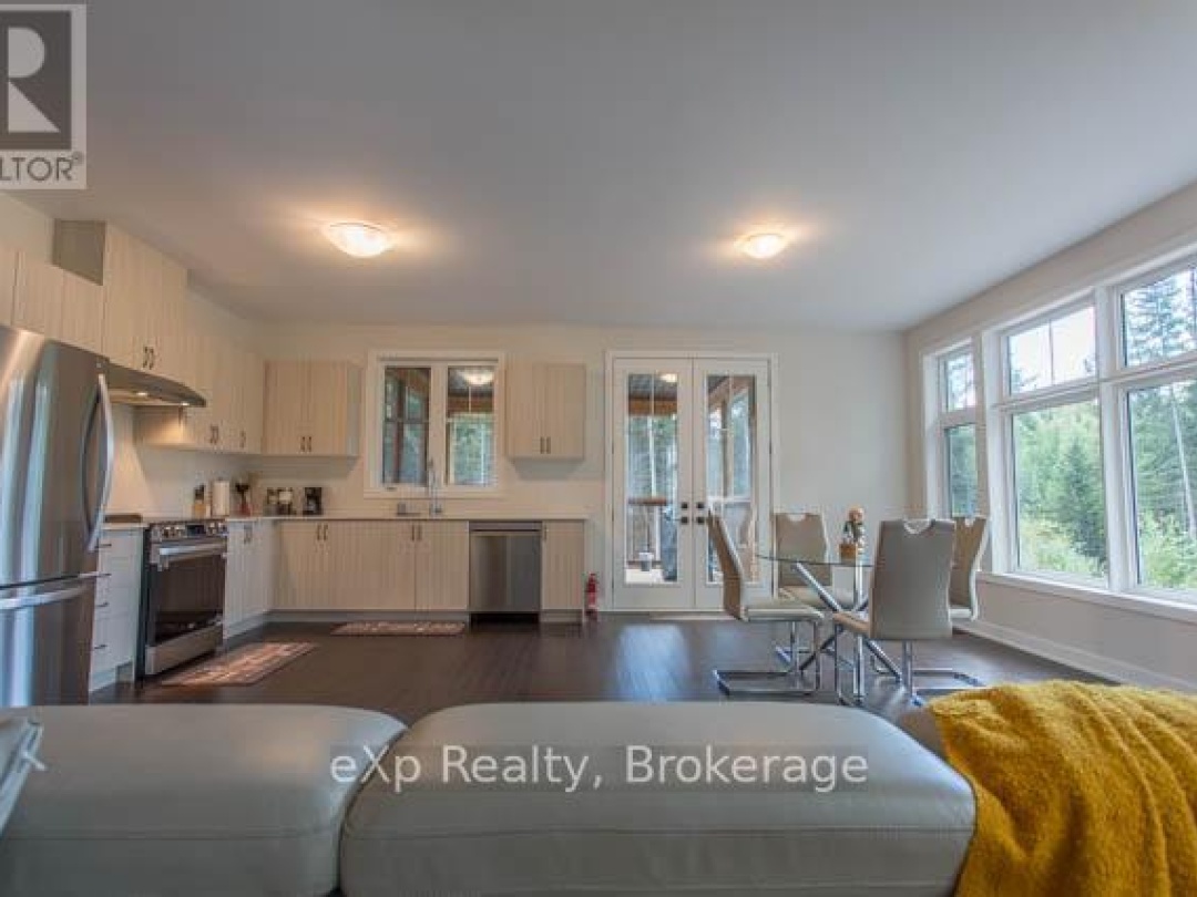 40 - 1052 GREENSVIEW DRIVE, 