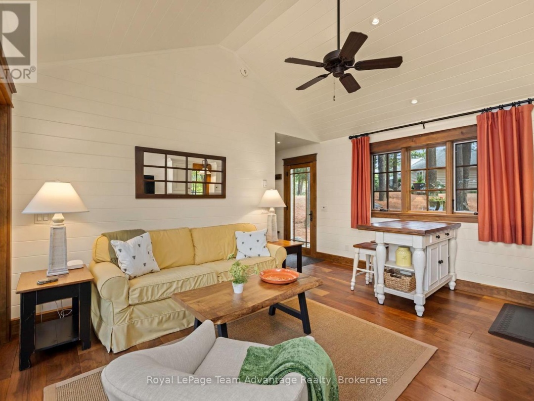 5 FALLINGVIEW TRAIL, 