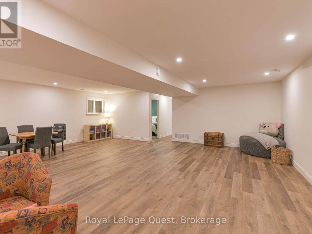 2044 MARCHMONT ROAD, 