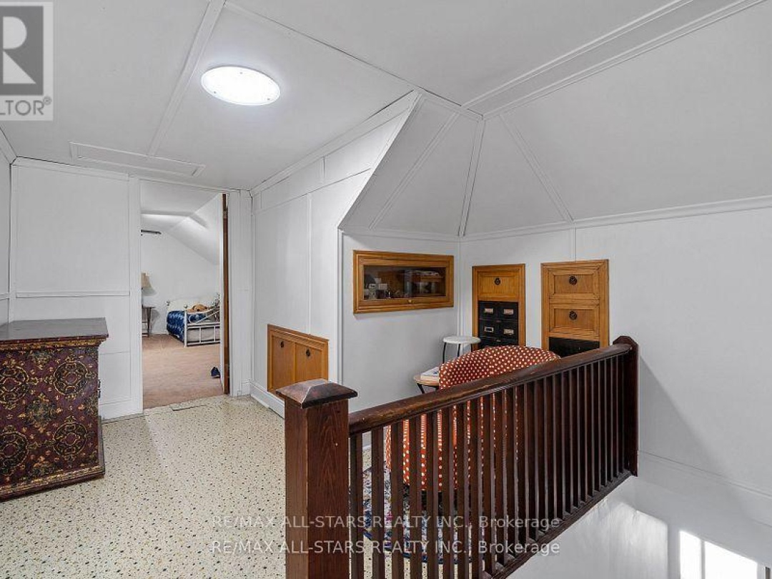 61 FRANCIS STREET E, 
