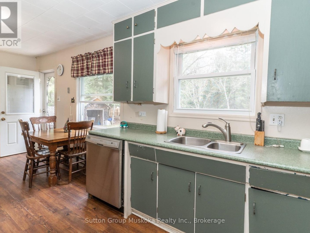 15 GLEN ACRES ROAD, 