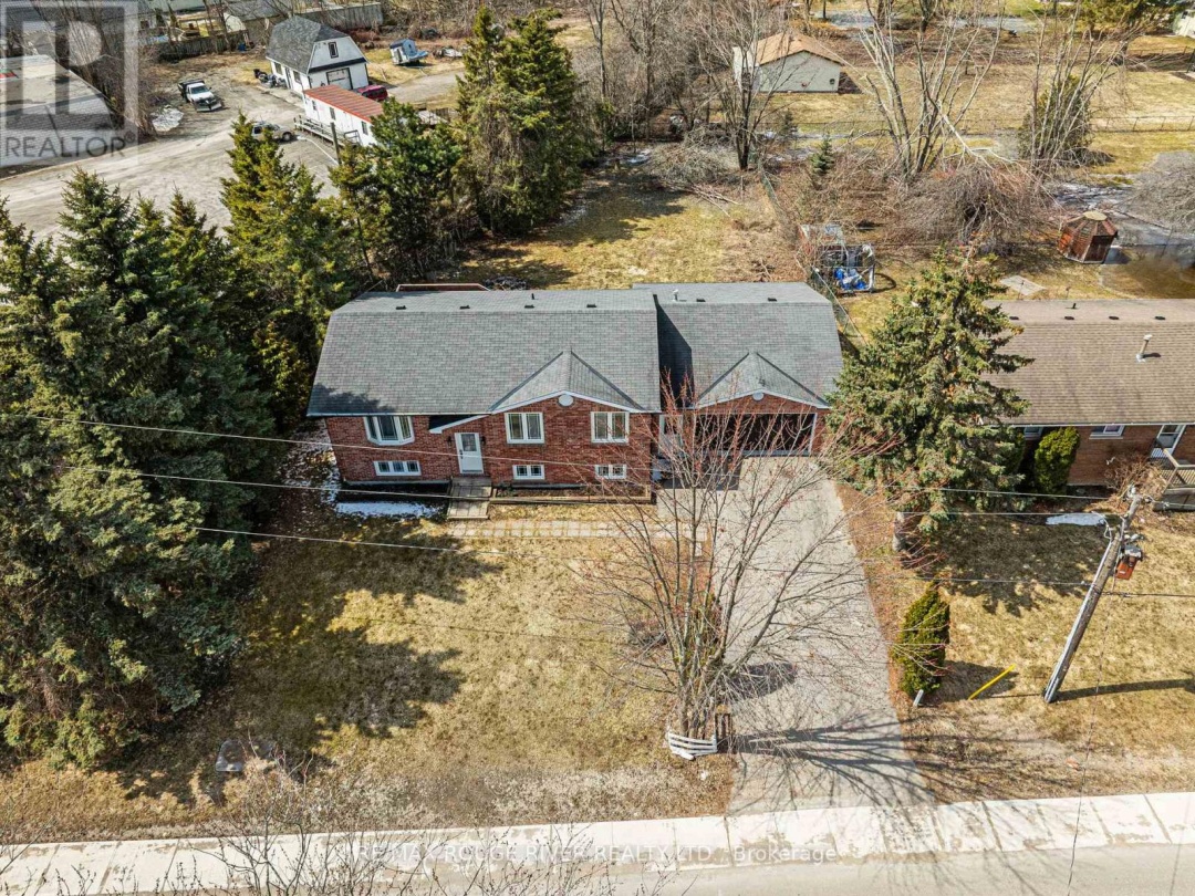 495 LAKELAND CRESCENT, 