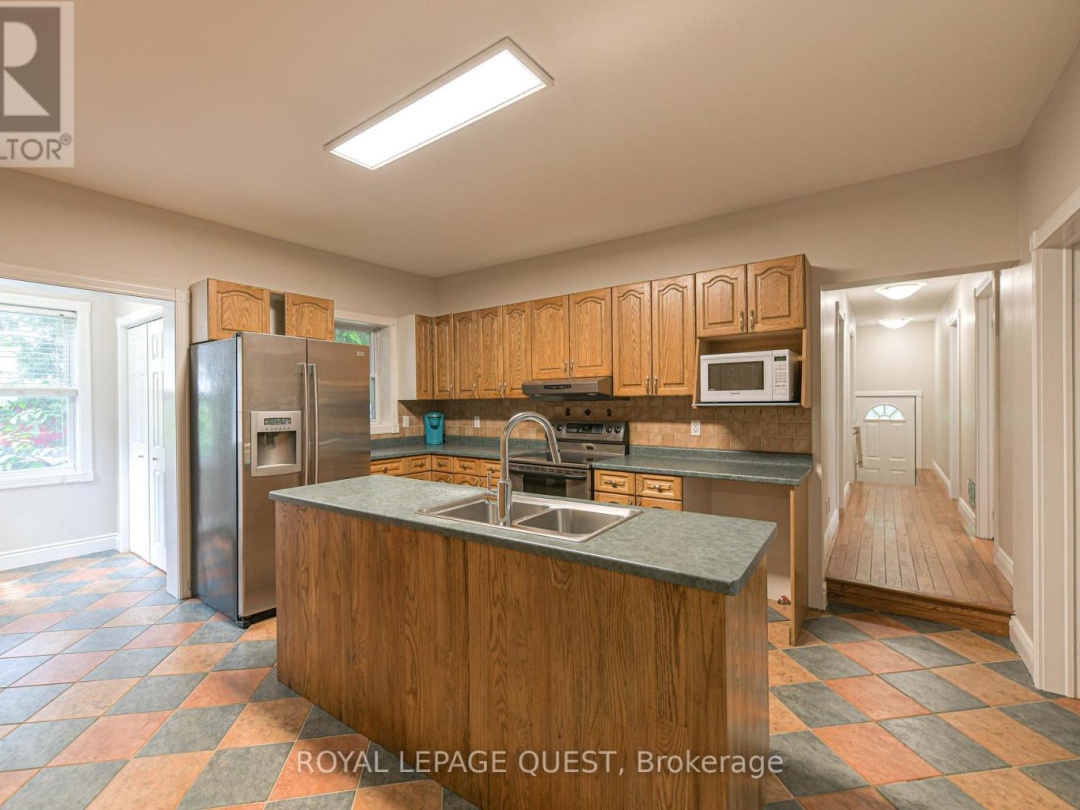 1046 SOUTHWOOD ROAD, Gravenhurst (Morrison)