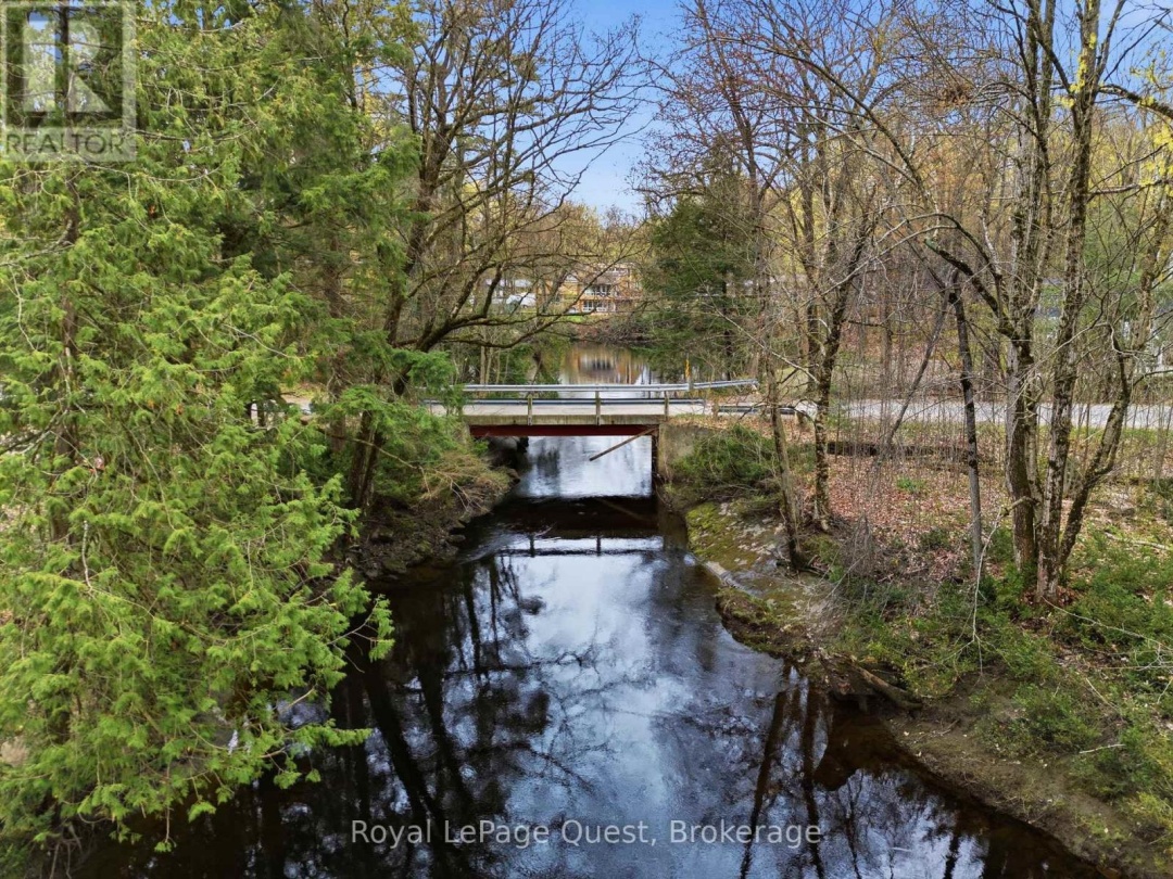 7476 ASH CRESCENT, Black River