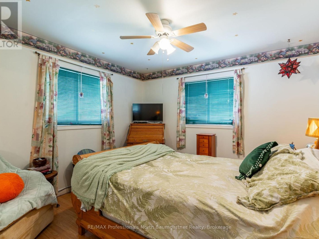 1093 REYNOLDS ROAD, Horseshoe Lake