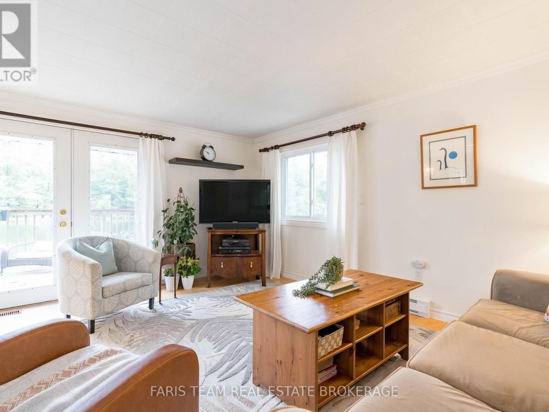 8060 OAKRIDGE DRIVE, 