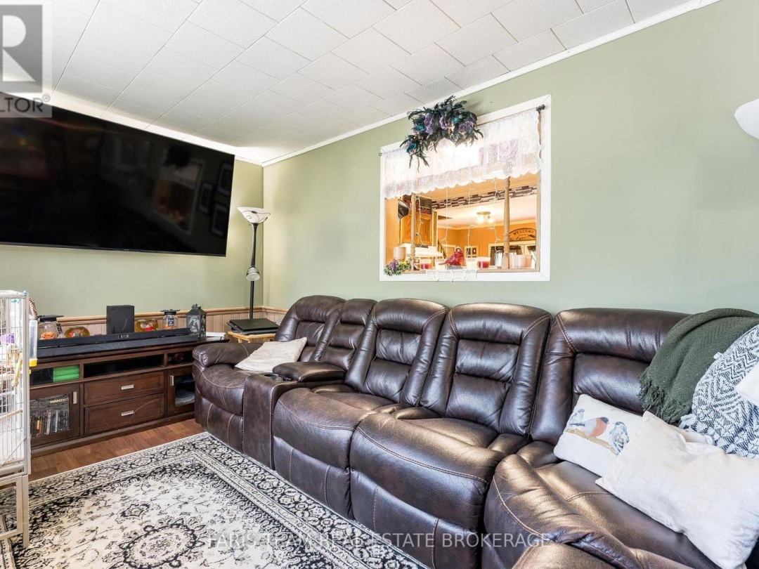 3425 CORONATION AVENUE, Severn (West Shore)