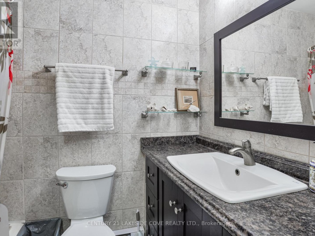 UNIT 29 - 1 PARADISE BOULEVARD, Lake Simcoe