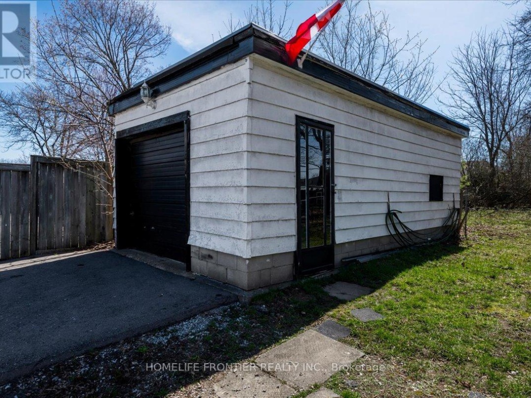 215 OXFORD STREET, Orillia