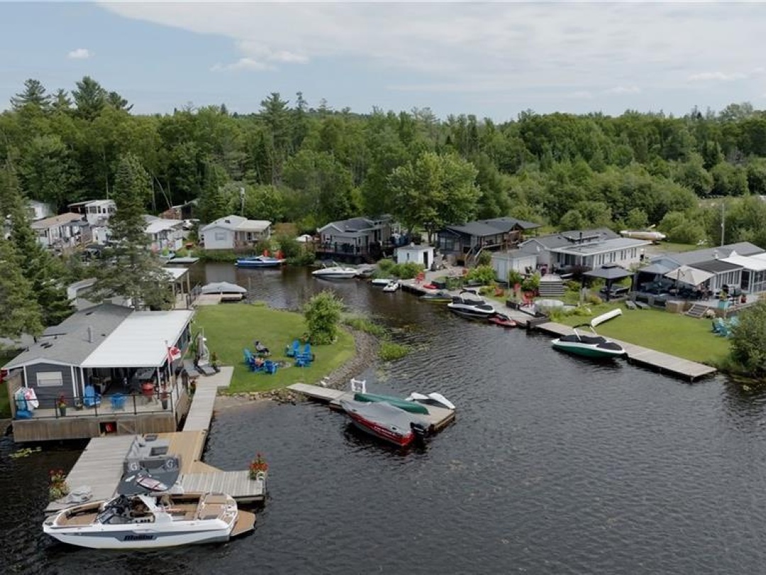 85 HUTCHINSON BEACH Road Unit# B56, Deer Lake
