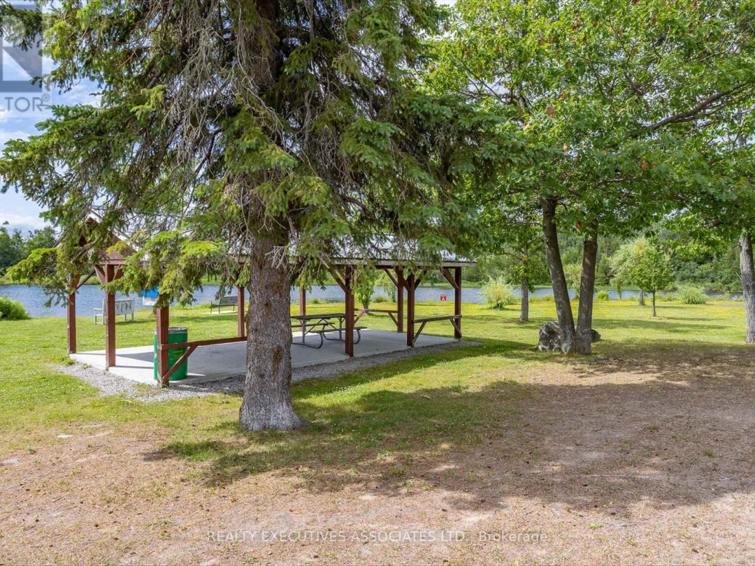 36 - 17 LAKEWOOD CRESCENT, 