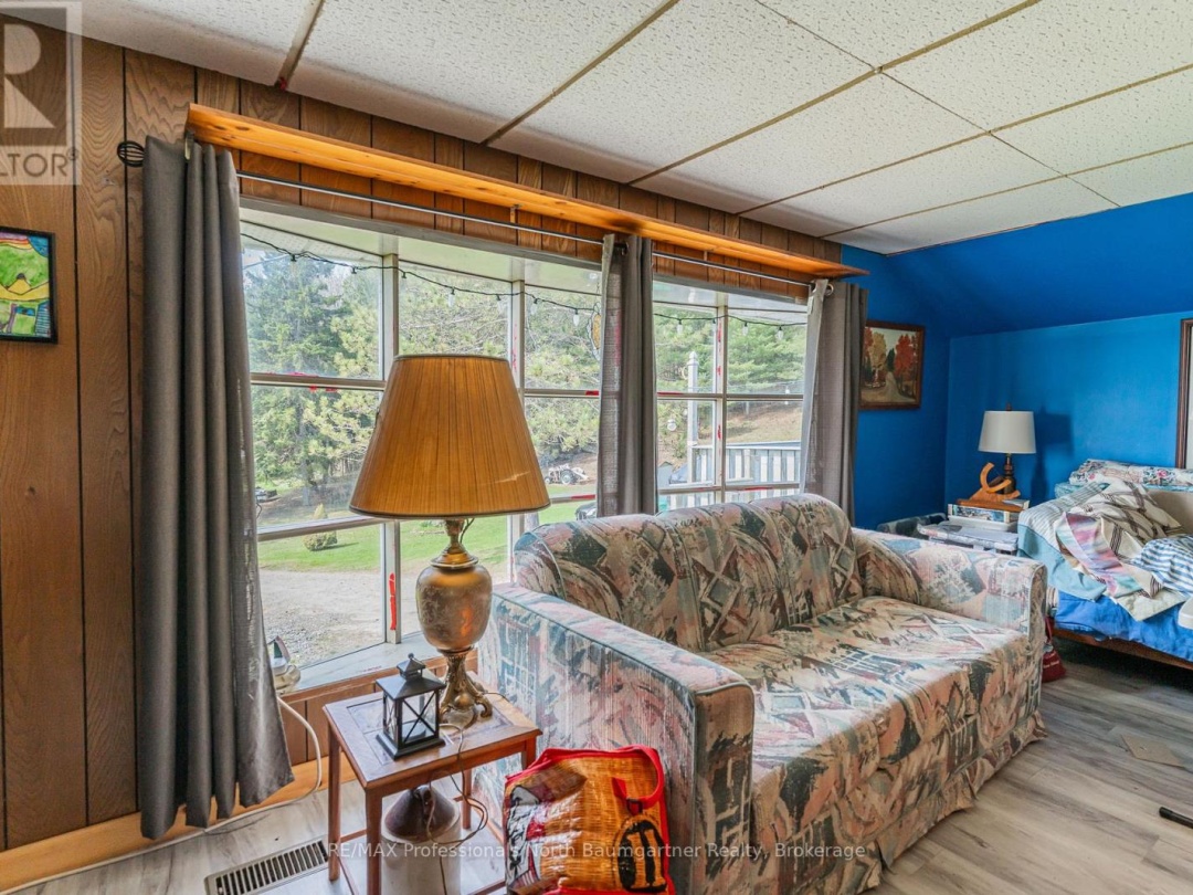 1093 REYNOLDS ROAD, Horseshoe Lake