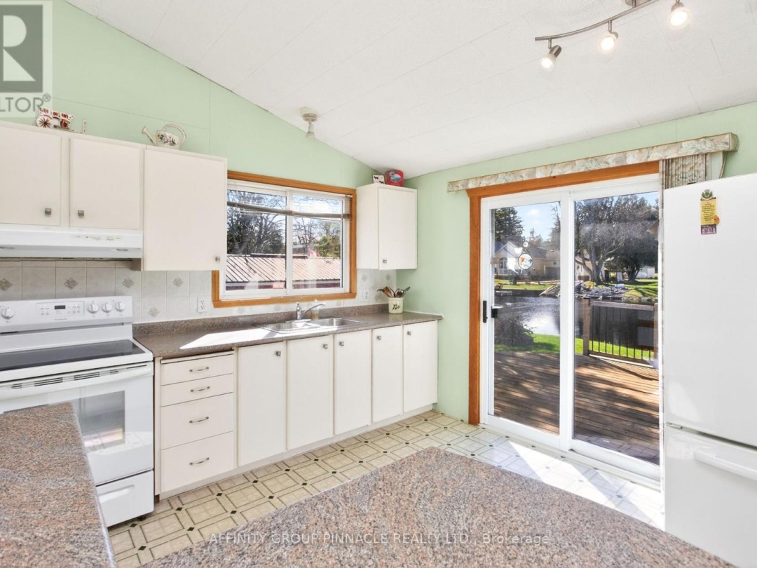 12 NORTH BAYOU ROAD, Sturgeon Lake