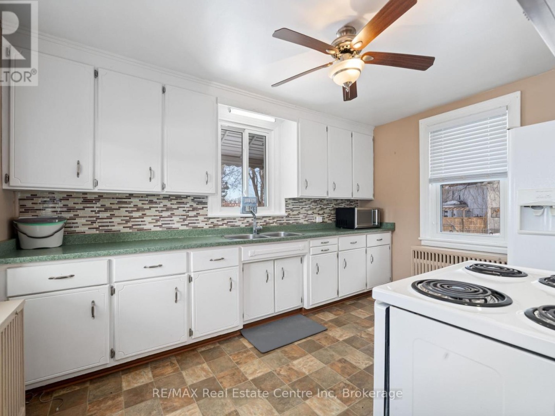 24 LINDSAY STREET, Kawartha Lakes (Fenelon Falls)